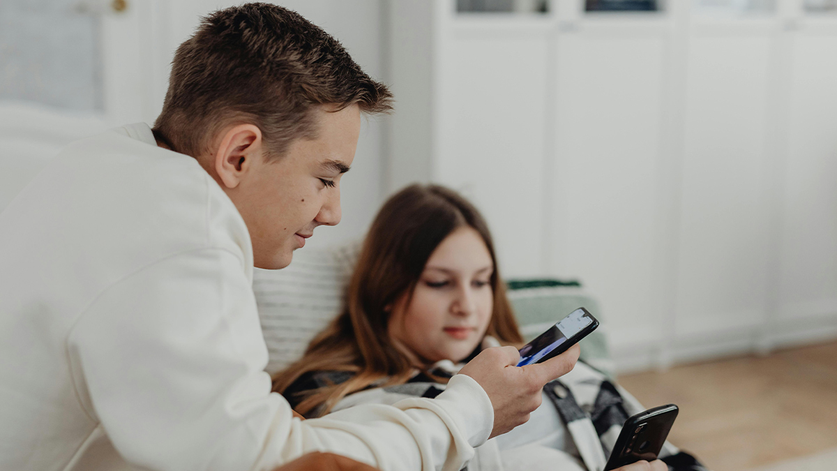 Social media effects on adolescent mental health research findings